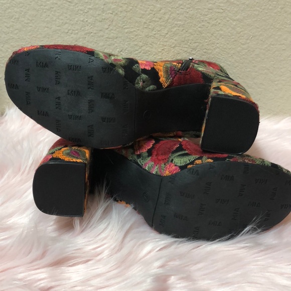 NWT Mia Floral embroidered boot black various size - Picture 5 of 7